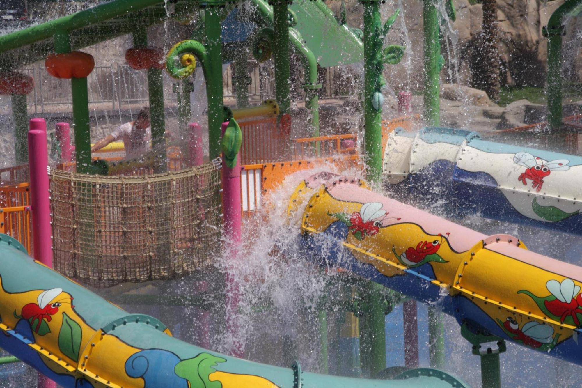 Complex Reef Oasis Aqua Park